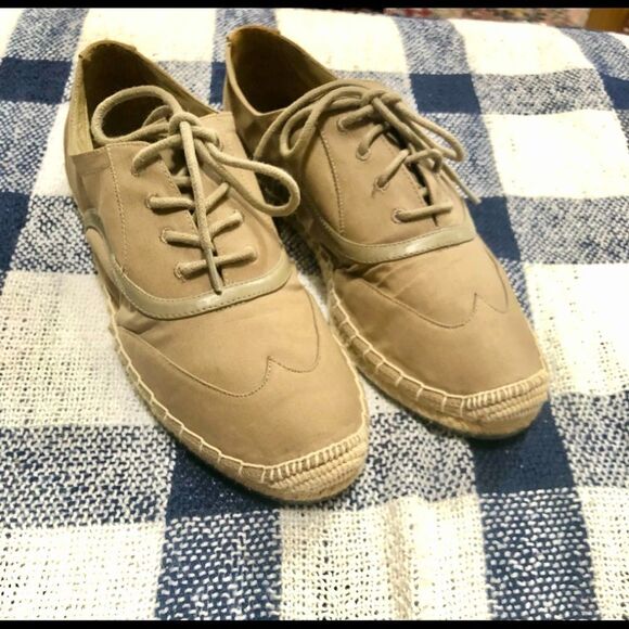 Nice cloth shoes by Cole Haan in size 6B - Picture 2 of 4